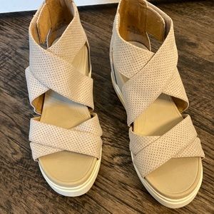 Like new!! Dr Scholl’s Sheena Wedges